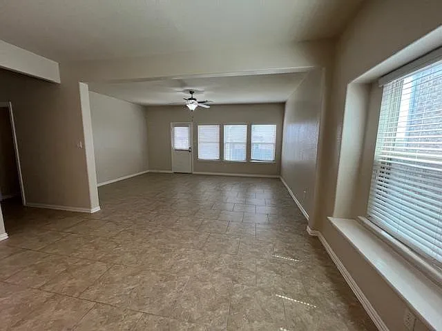 4 bed, 2.0 bath, 1792 sqft, $1,899 — Photo 4