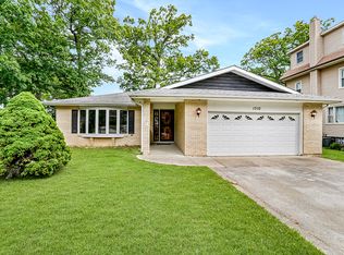 1310 Vinewood Ave, Willow Springs, IL 60480