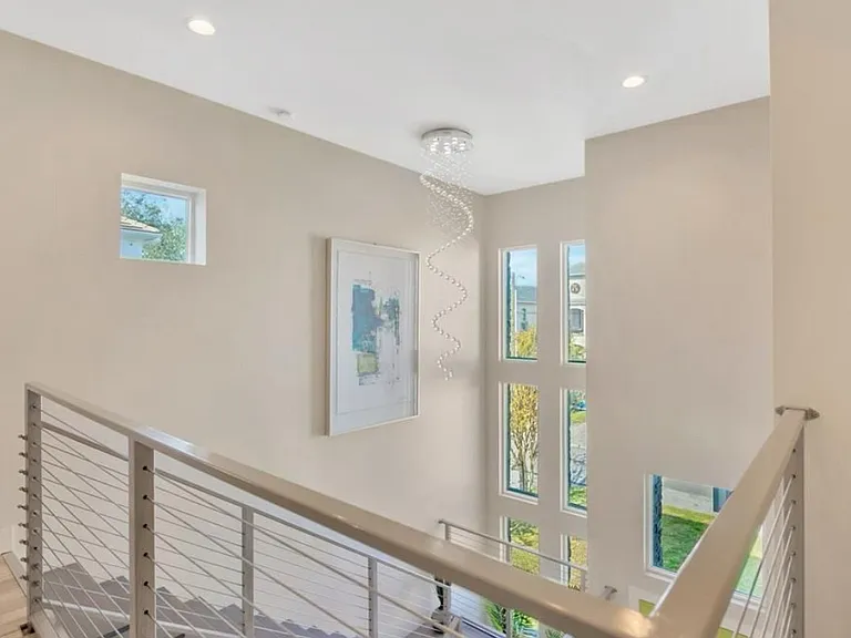 2706 W Trilby Ave — Photo 37