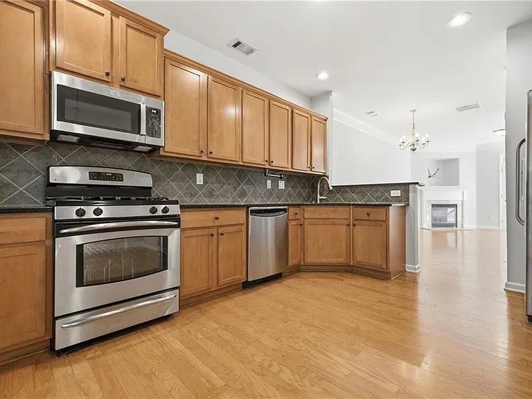 865 Commonwealth Ave SE — Photo 6