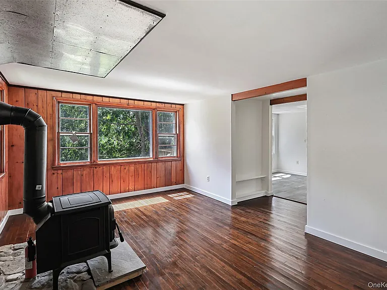 222 Bog Hollow Rd — Photo 10