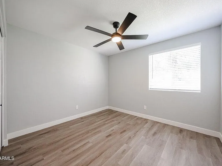 3951 E Waltann Ln — Photo 12