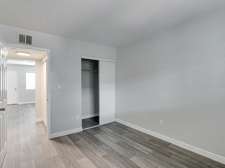 Red Rock Cove Apartments — Photo 10