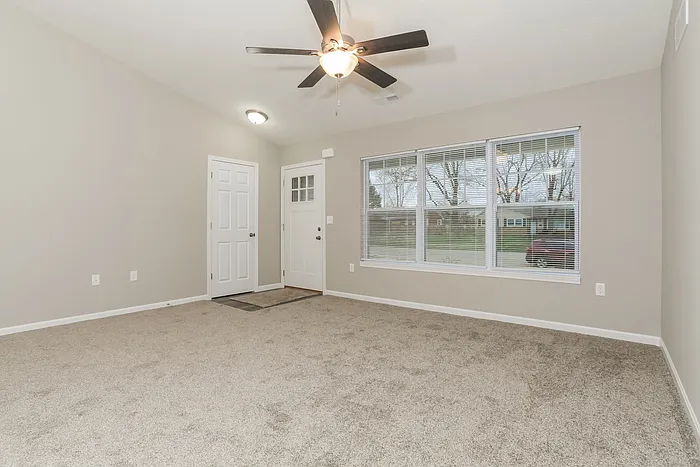 430 Clara Dr — Photo 2