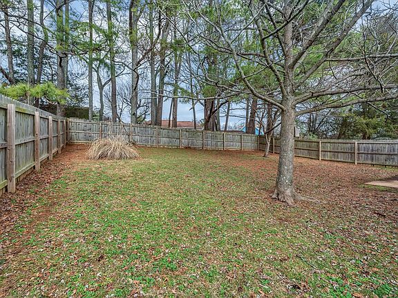 4th image of 204 Stephanie Dr
