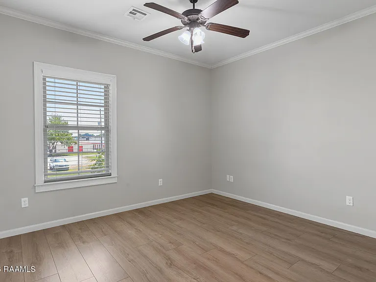 203 Ella St — Photo 11