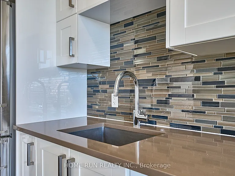 40 Nepean St #2703 — Photo 26