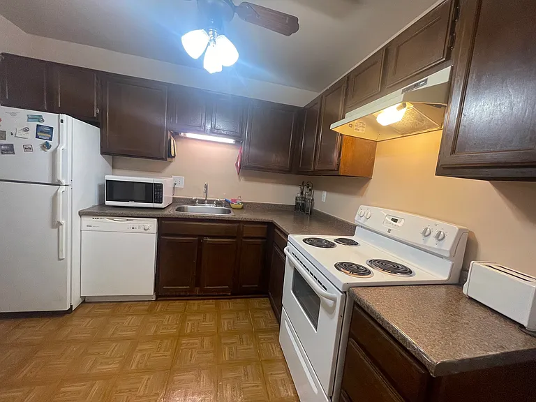 613 Center St — Photo 48