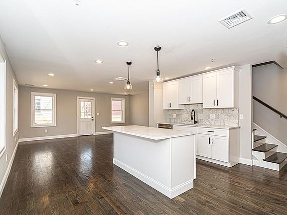 2nd image of 125 Portland St #125