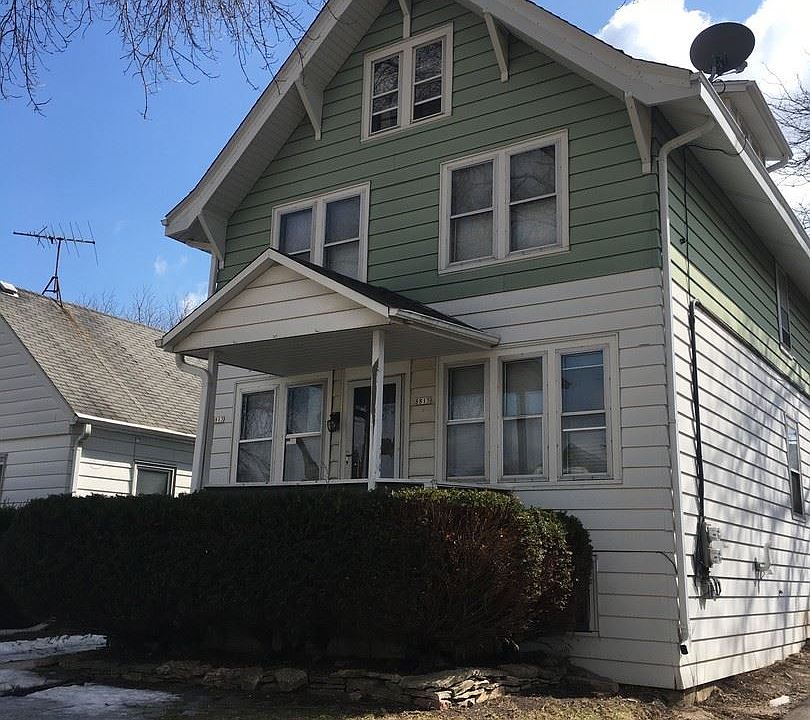 2nd image of 8813 W Maple St