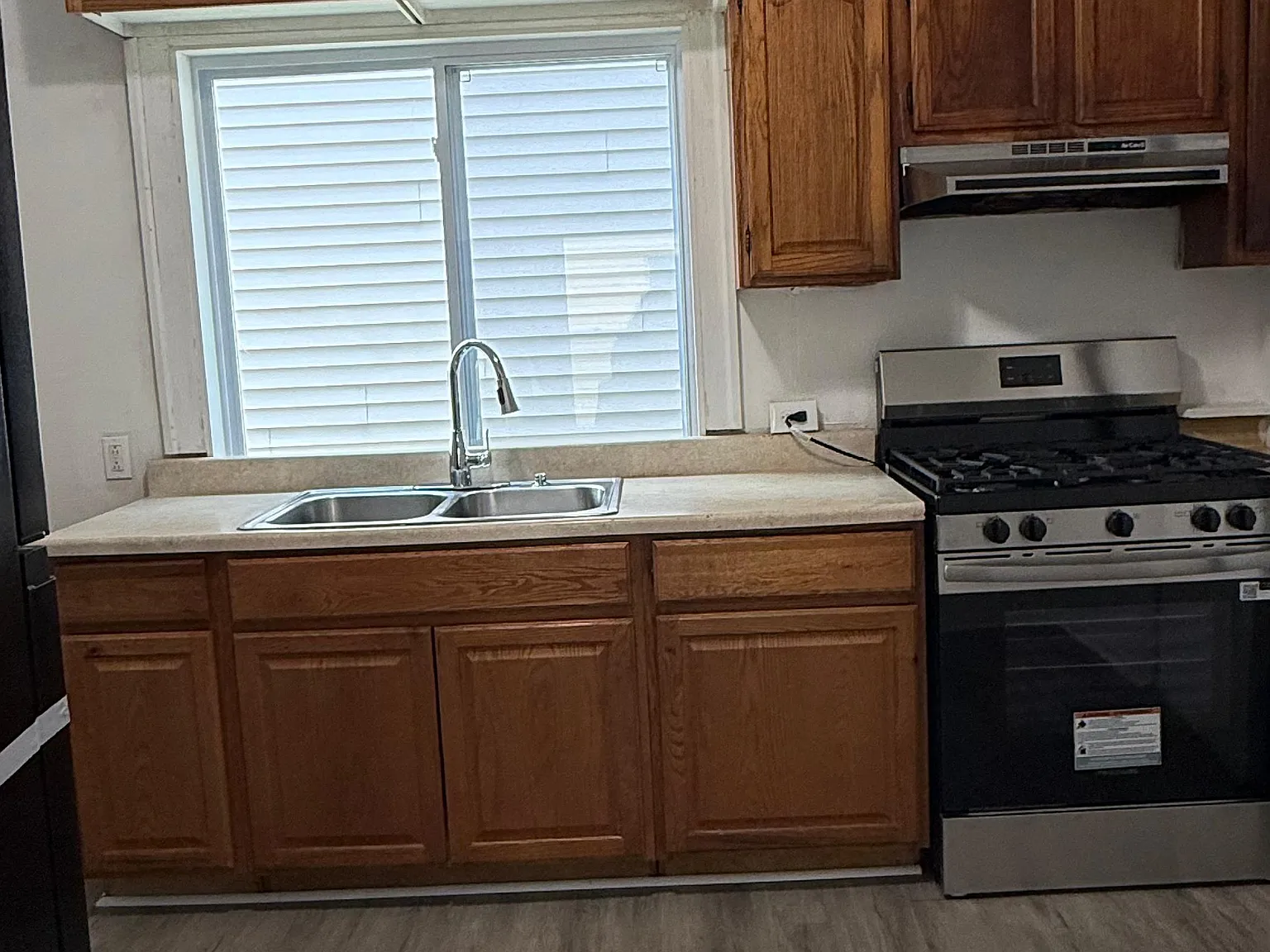 5 bed, 1100 sqft, $1,898 — Photo 3