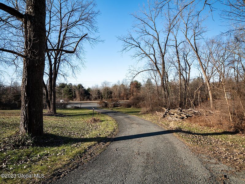 2nd image of 1515 Duck Pond Road