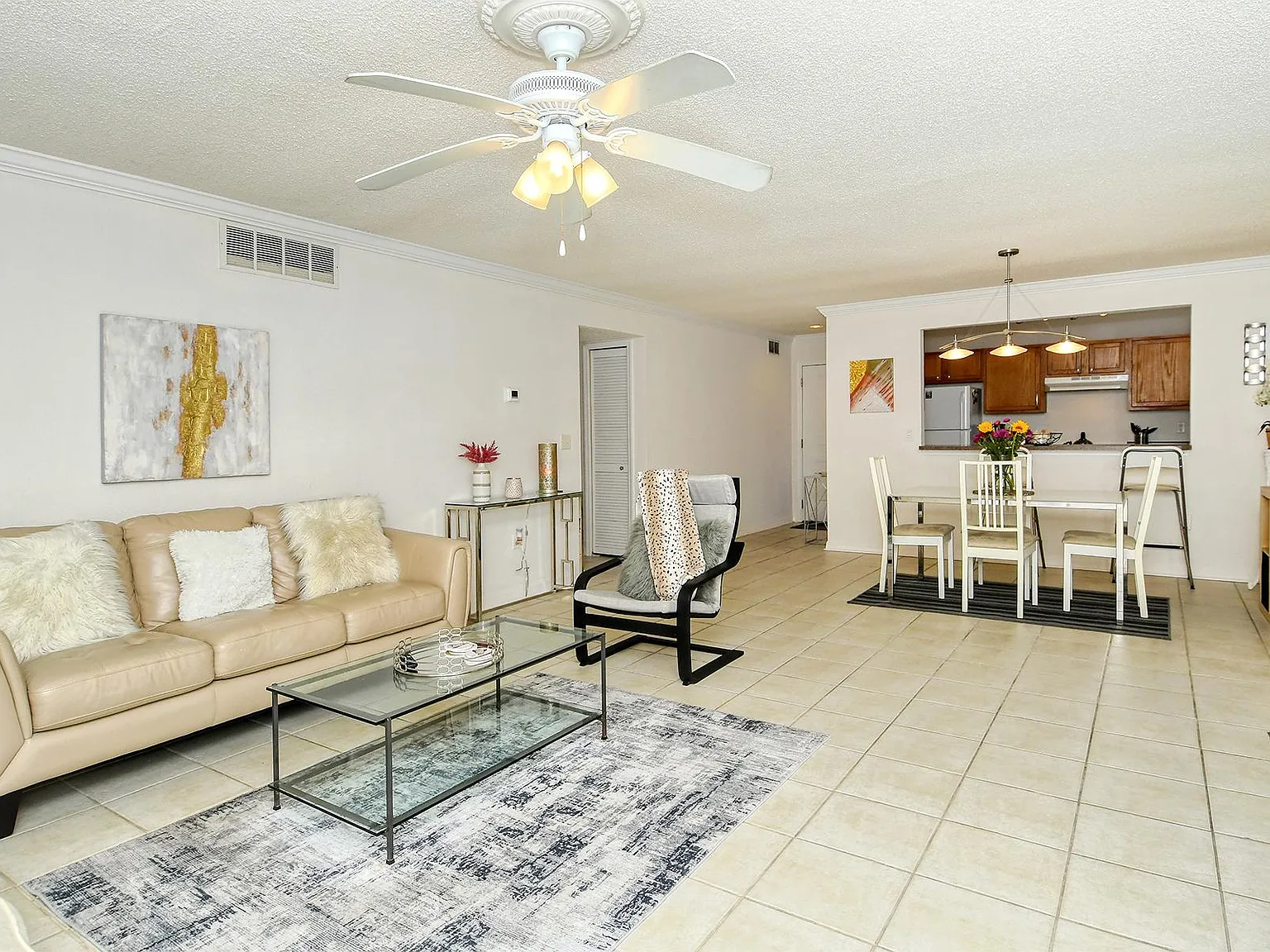 2 bed, 1049 sqft, $1,800 — Photo 3