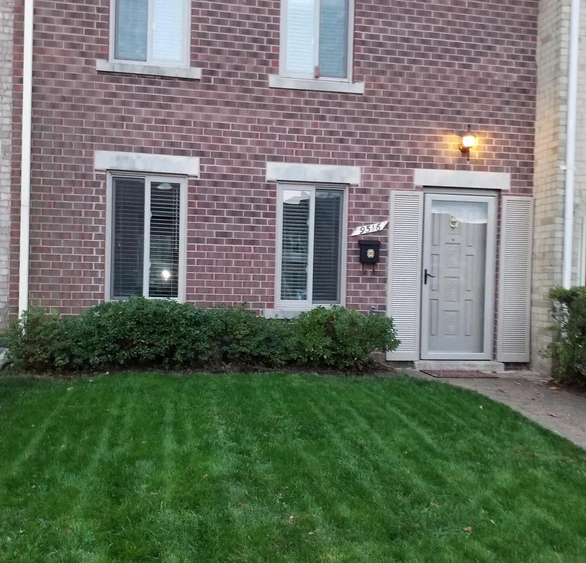 3 bed, 1320 sqft, $2,400 — Photo 1