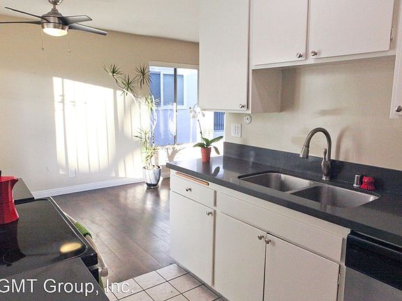 3rd image of 1208 N Olive Dr #209