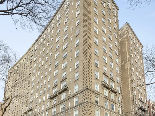 390 Riverside Drive image 11 of 12