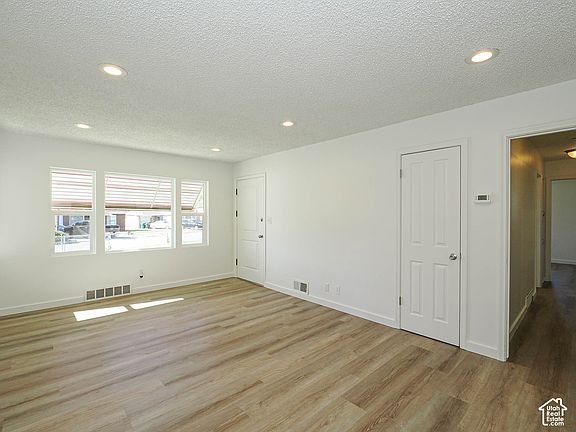 5th image of 329 Francis Ave
