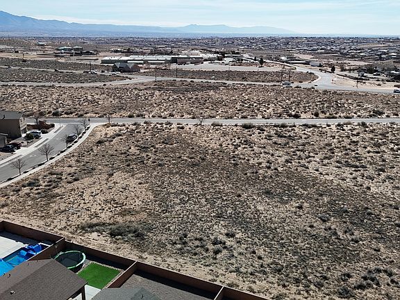 5th image of 1101 Picton St NE