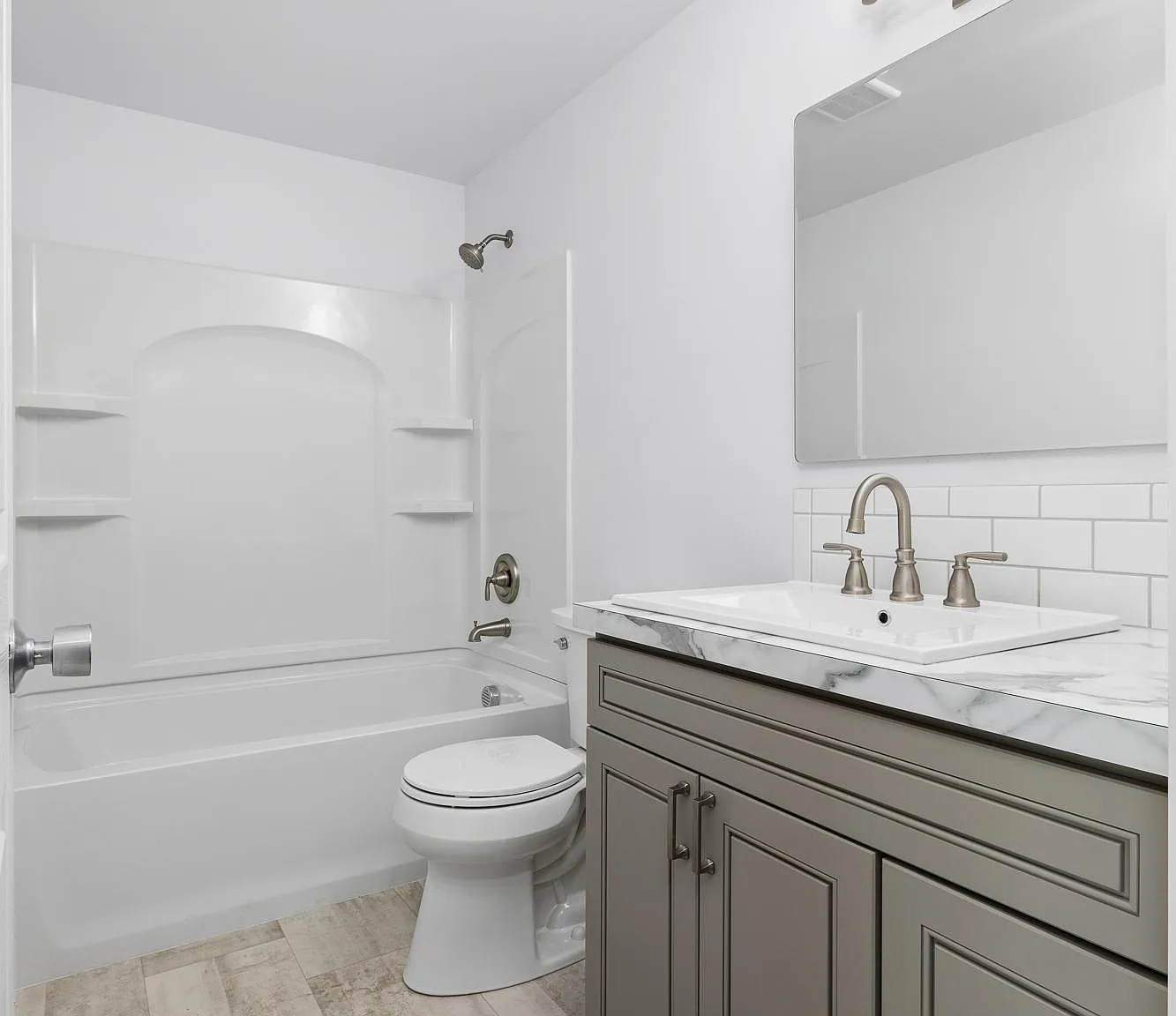 1037 W 18th St — Photo 2