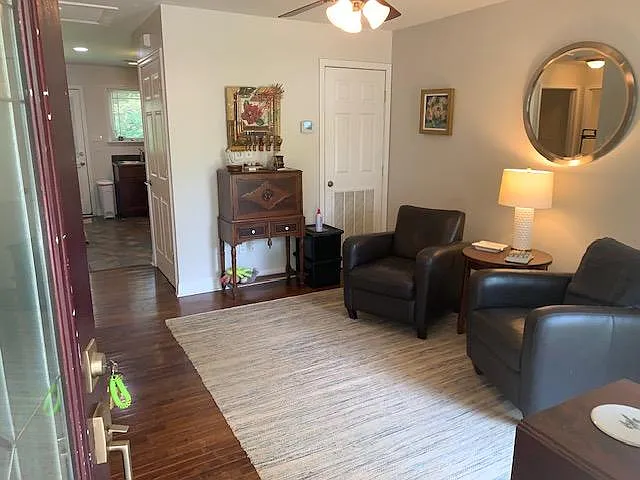 1413 McCullough Ave NE — Photo 1