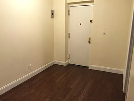 Rented by Zuz Realty | media 9