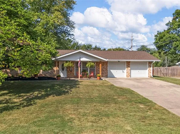 1705 Cap Au Gris Dr, Saint Peters, MO 63376