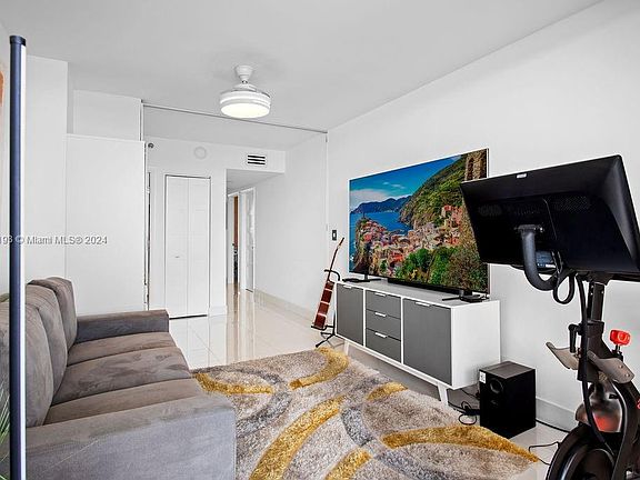 3rd image of 1000 W Island Blvd APT 1606