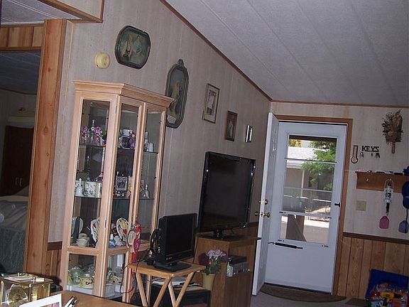 4th image of 1307 Parkland Ave