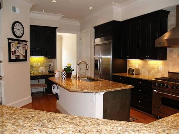 4th image of 7821 Cadbury Ave