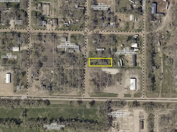 Redfield Ave SE, Huron, SD 57350