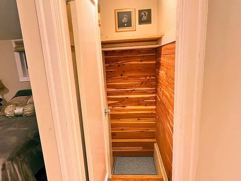 Closet 1 in a Bedroom 1.