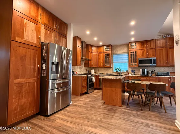 16 Samantha Drive, Morganville, NJ 07751