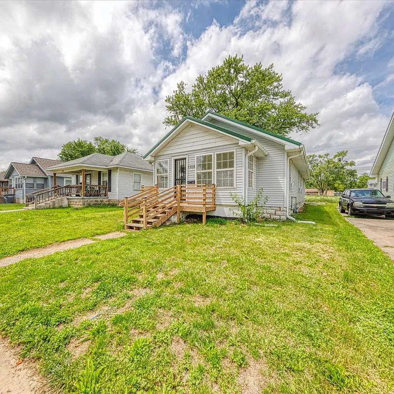 1308 E Taylor St — Photo 4