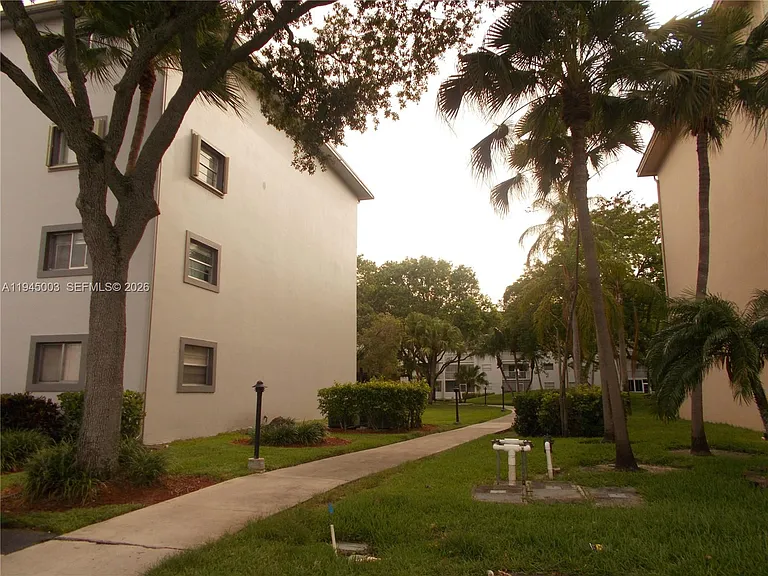1400 SW 124th Ter #205Q — Photo 35