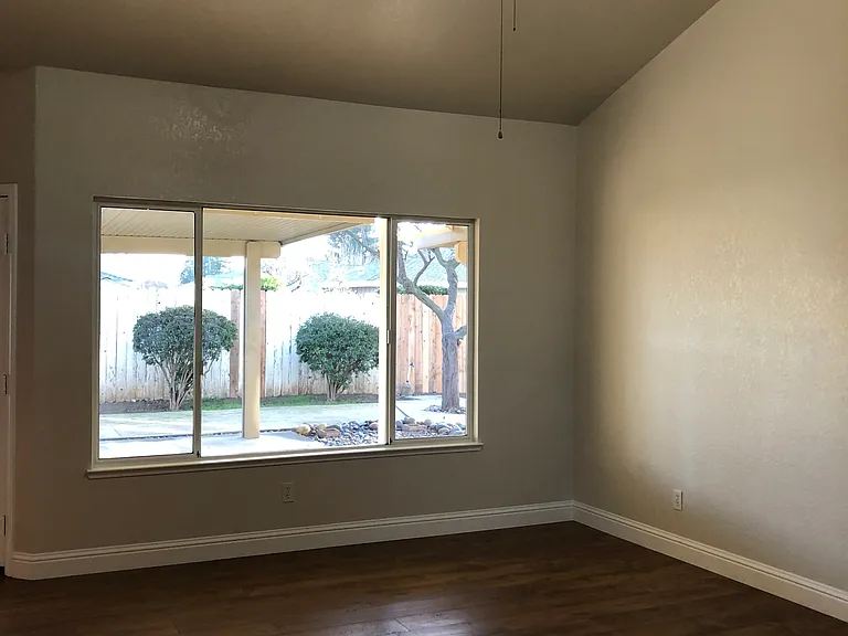 1600 Messina Dr — Photo 5