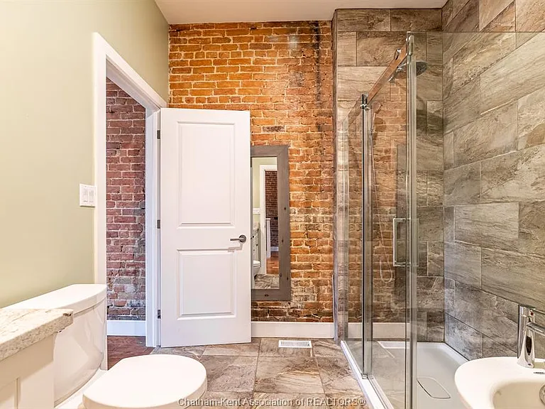 69 King St W #202 — Photo 18