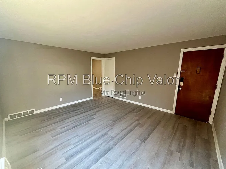 9481 Reading Rd #5 — Photo 4