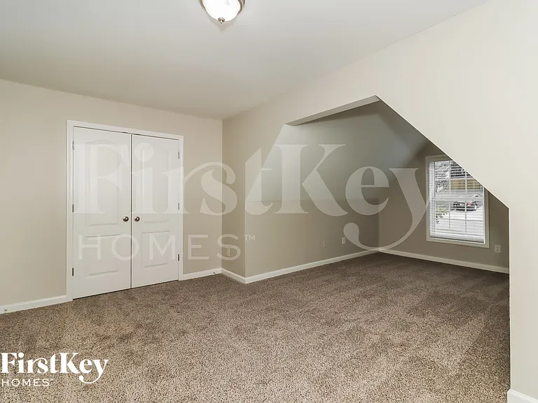 528 Valleyside Dr — Photo 13