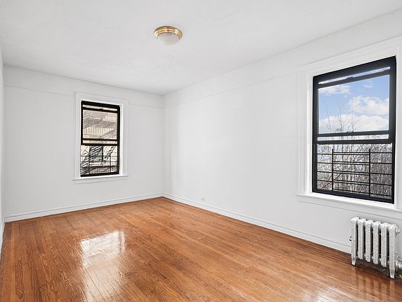 3rd image of 939 Woodycrest Ave #420