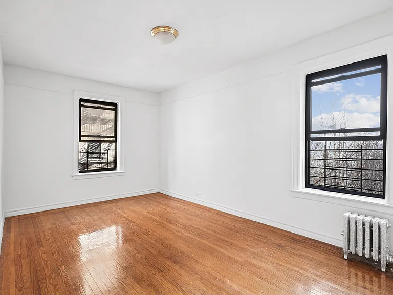 939 Woodycrest Ave #420 — Photo 3