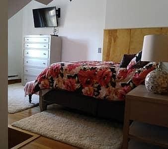 Bedroom with queen bed and cable tv. Quality furniture!