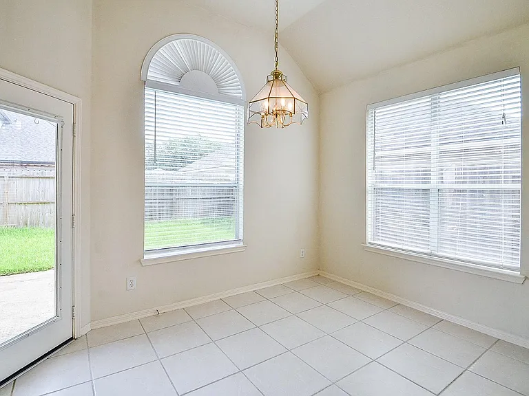 9403 Sundance Dr — Photo 8