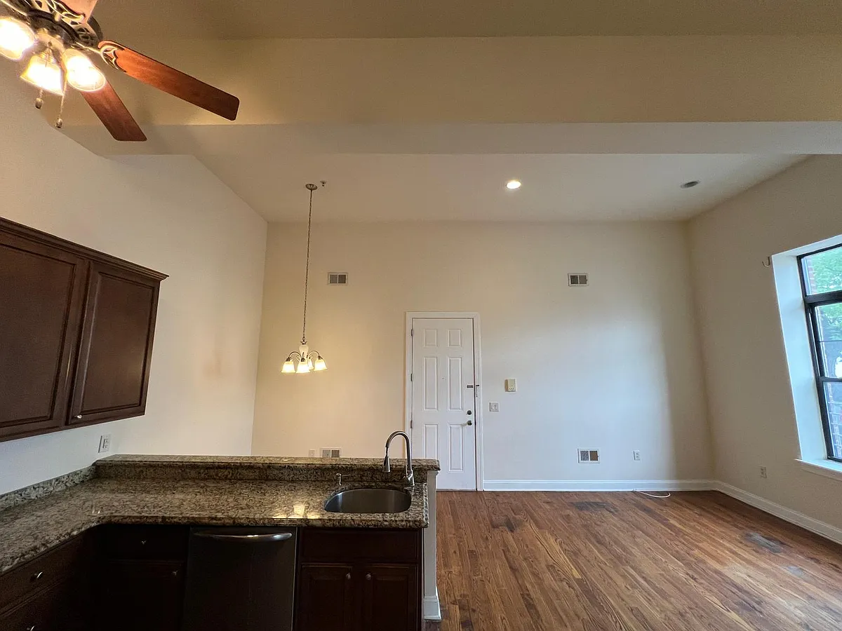 Building Photo - 42 E 13th St #5