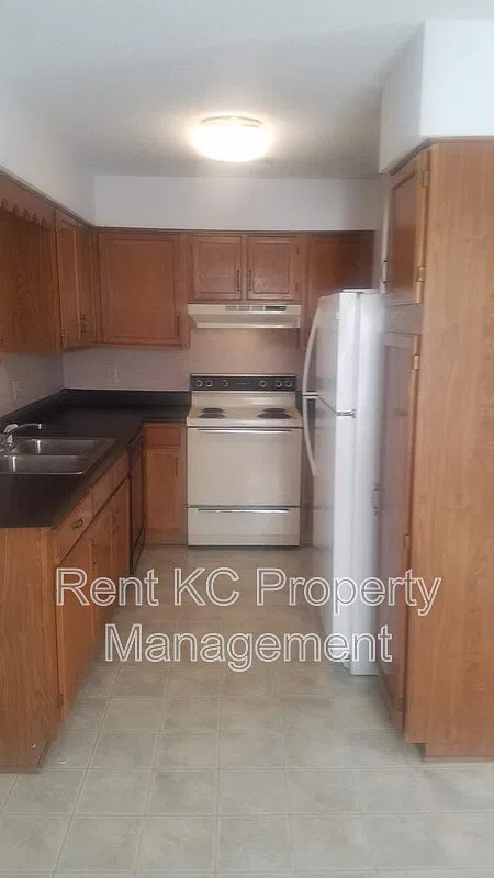 2 bed, 1.0 bath, 912 sqft, $1,200 — Photo 2