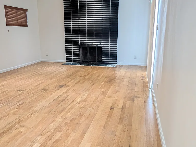 1509 W 111th St — Photo 10