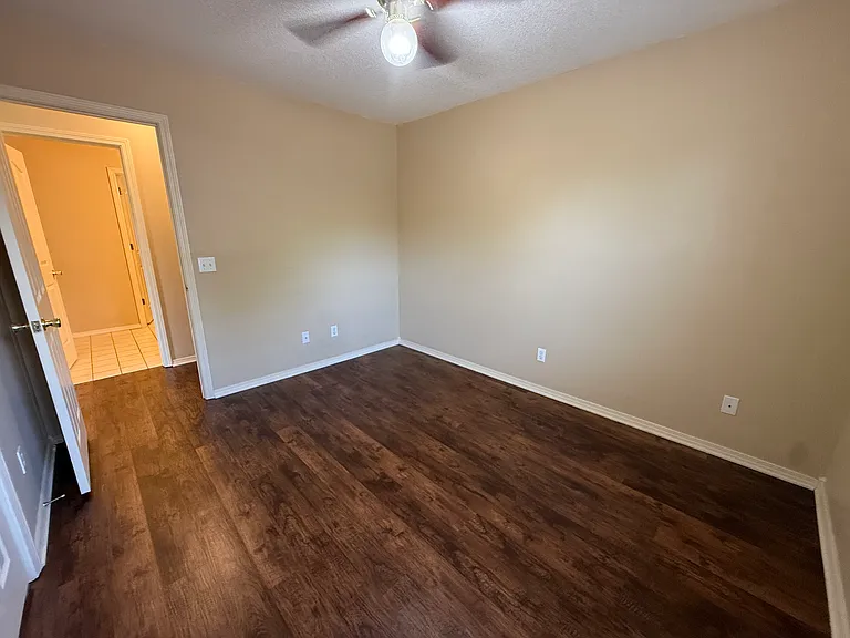2618 W C St — Photo 9
