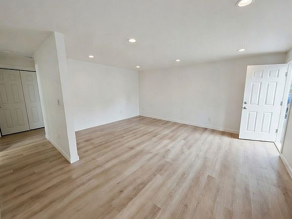 5th image of 506 W 17th St APT 4