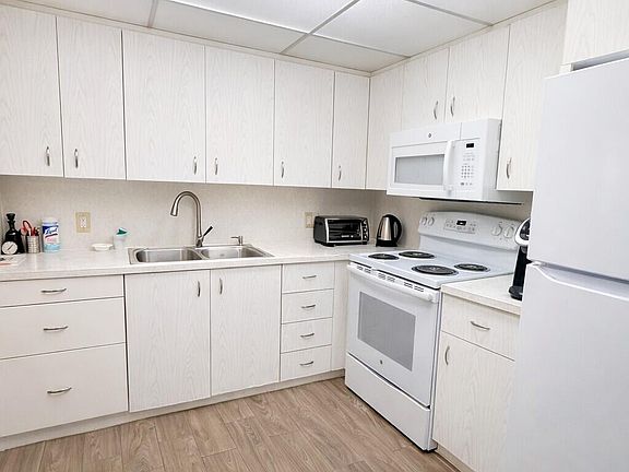 5th image of 3030 Wolverton Dr #B