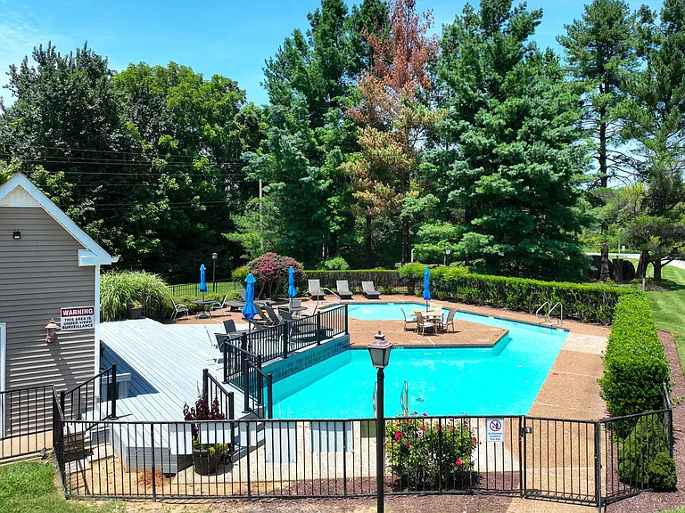 1215 Carriage Park Dr — Photo 38