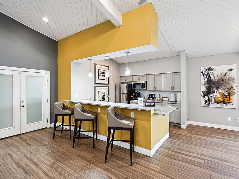 The Reserve At Barry Apartments — Photo 34